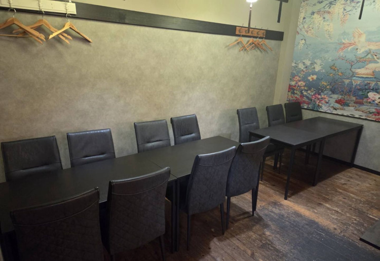 店内には個室も完備しております。